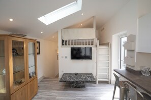 Interior - Fabulous 3-bedroom apartment with a WOW factor in vibrant Brighton and Hove (Brighton and Hove)