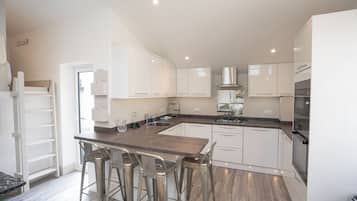 Microwave, oven, dishwasher