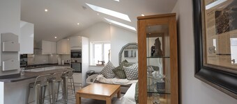 Fabulous 3-bedroom apartment with a WOW factor in vibrant Brighton and Hove