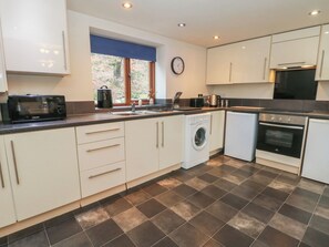 Cookware/dishes/utensils - Cragg Hall View (Hebden Bridge)