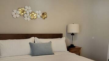 Iron/ironing board, internet, bed sheets