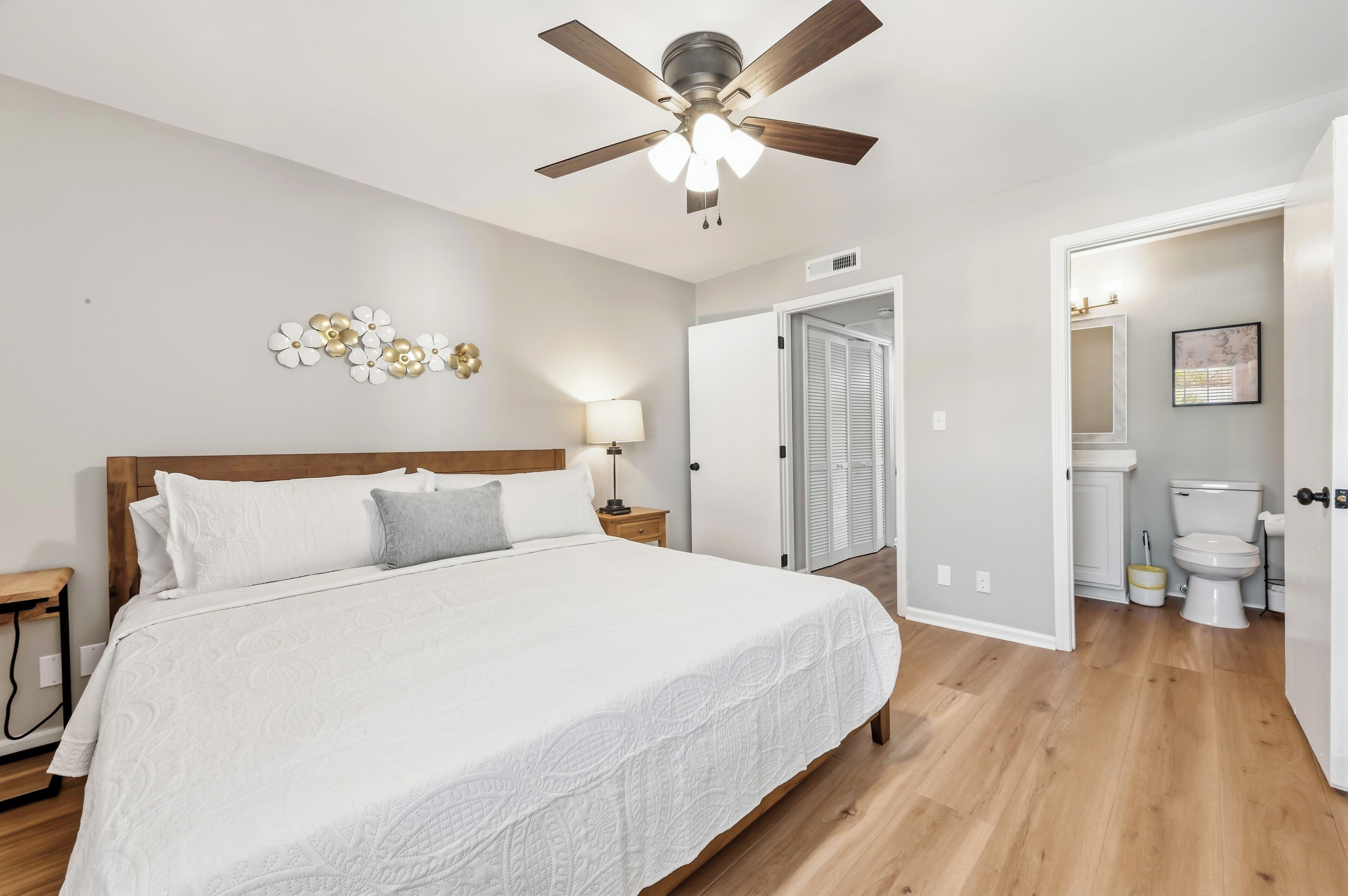 Iron/ironing board, internet, bed sheets