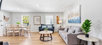 Beach Square 3 –optional BIKES – Walk 2 Redfern Village, shops, and restaurants!