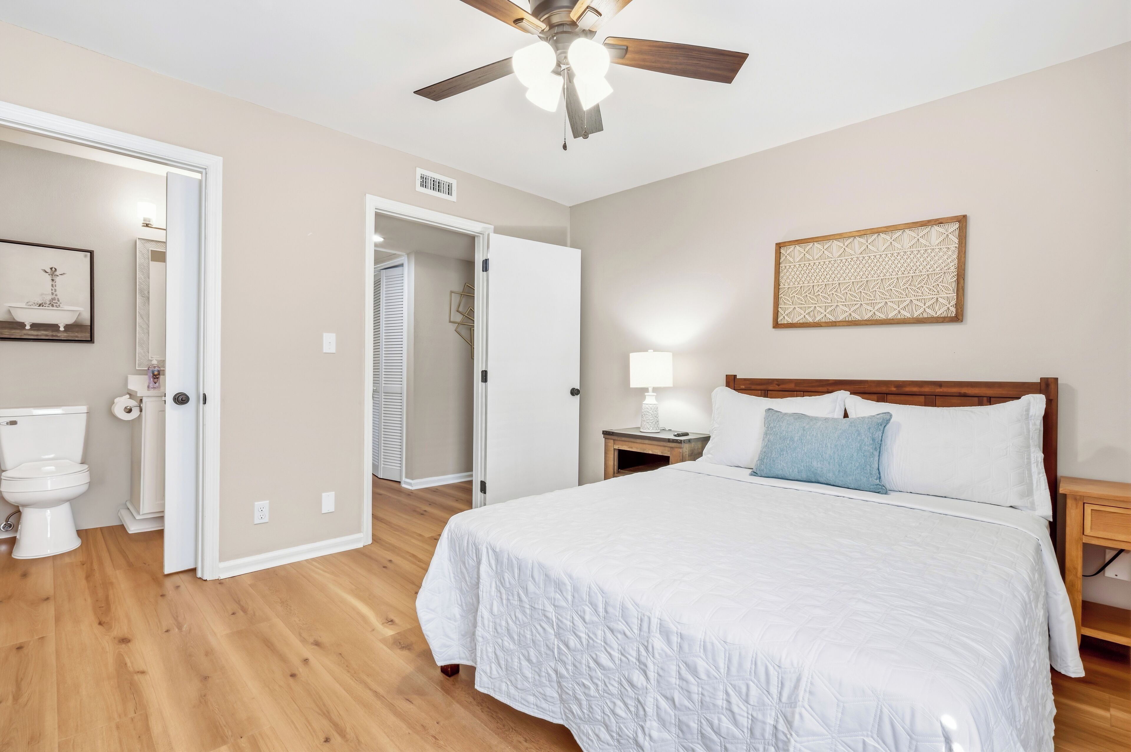 Iron/ironing board, internet, bed sheets