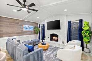 Interior - 5-BD/2.5-BA Modern Retreat w/ Games & Hot Tub (Grand Prairie)