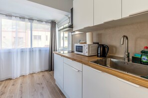 Microwave, stovetop, coffee/tea maker, toaster - Cozy Studio with Mountain Views in Tegueste (Tegueste)