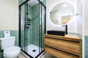 Shower - M (IRI70) Cozy Duplex in the Salamanca district (Madrid)