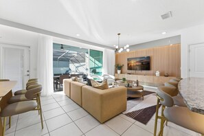 Interior - 826 Windsor Island 14 guests 5Bdrs pool + jacuzzi (Davenport)