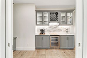 Fridge, microwave, oven, stovetop - Private Marshfront Oasis w/ Pool & Sunset Views (Hilton Head Island)