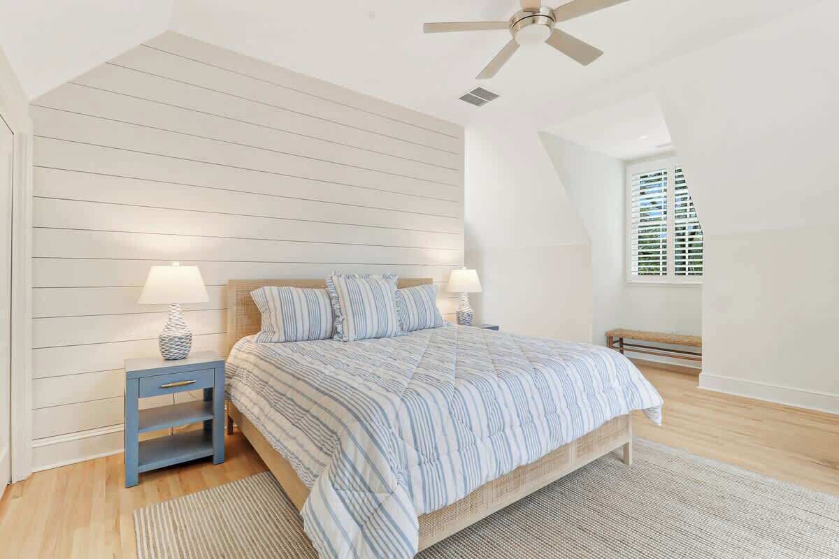 4 bedrooms, iron/ironing board, free WiFi, bed sheets