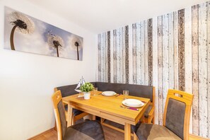 Dining - Apartment 'Seestern' with Balcony and Wi-Fi (Wester-Ohrstedt)