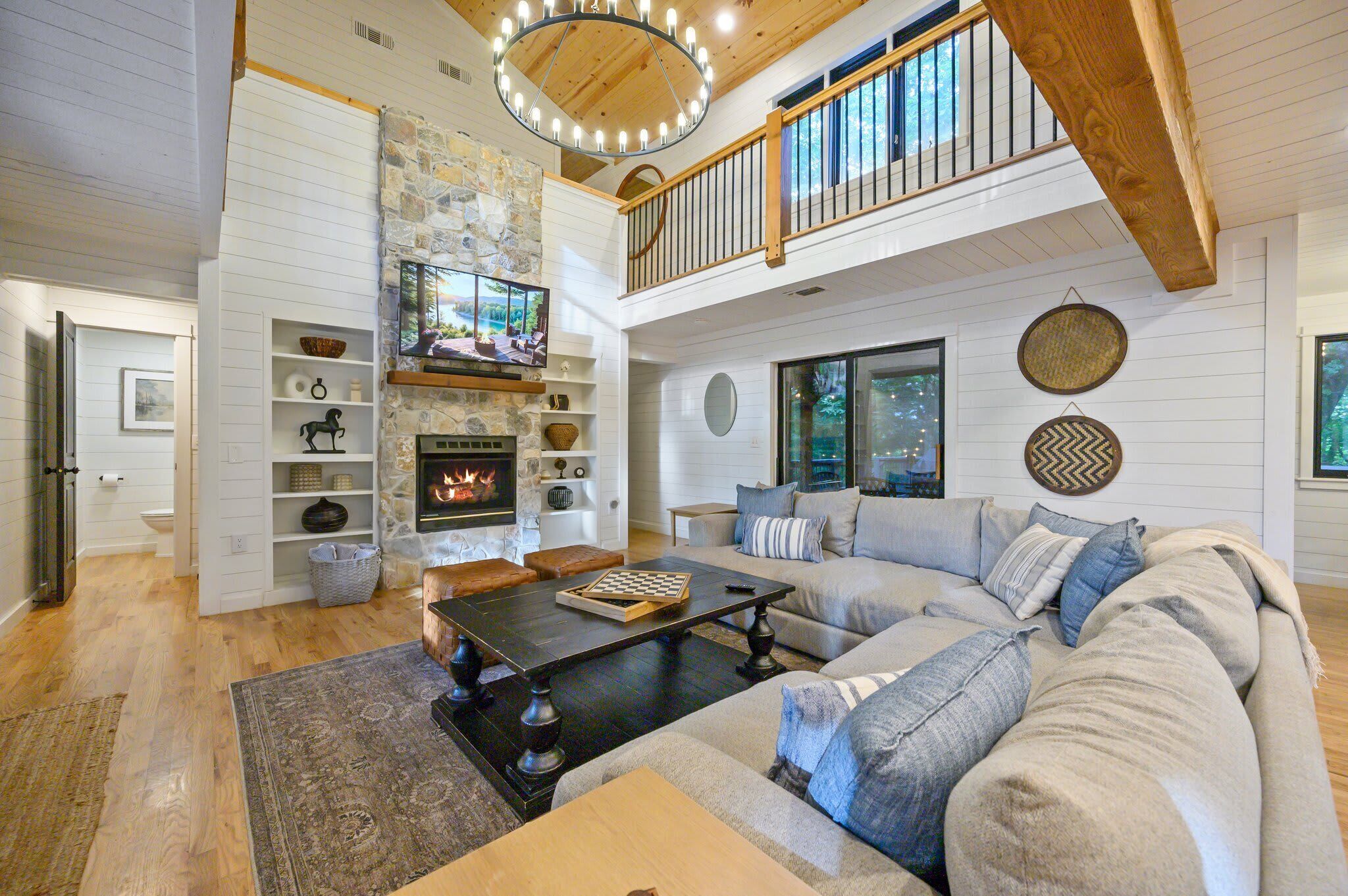 TV, caminetto, tavolo da calcetto