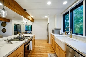 Fridge, microwave, oven, stovetop - Sleeps 18 - Hot Tub - Playground - Games - Firepit (Broken Bow)