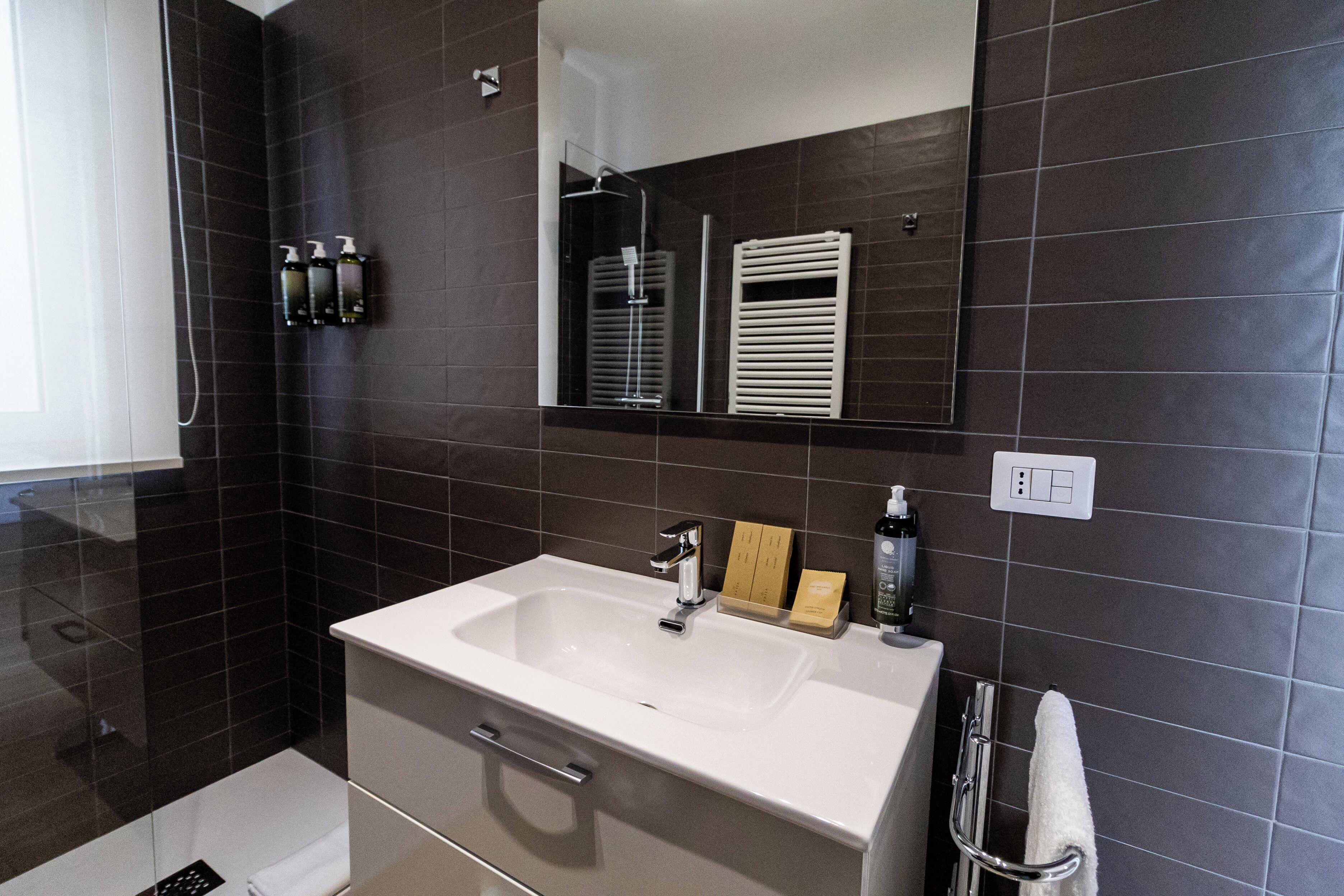 Camera doppia, balcone | Bagno | Doccia, asciugacapelli, pantofole, asciugamani