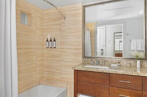 Hårføner, håndklær, såpe og sjampo