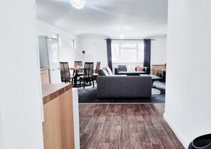 Comfort Apartment, 2 Bedrooms, Non Smoking | Private kitchen | Toaster - Comfy 2BR Flat on Hucknall Road (Nottingham)