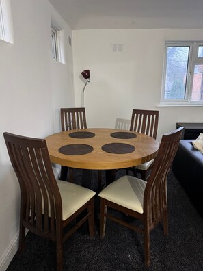 Departamento Confort, 2 habitaciones, para no fumadores | Restaurantes