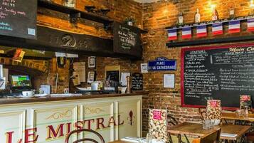 Comfort Apartment, 2 Bedrooms, Non Smoking | Dining