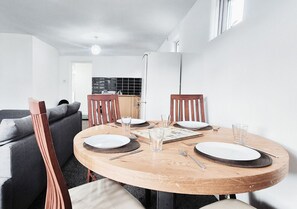 Comfort Apartment, 2 Bedrooms, Non Smoking | Living area | Flat-screen TV - Comfy 2BR Flat on Hucknall Road (Nottingham)