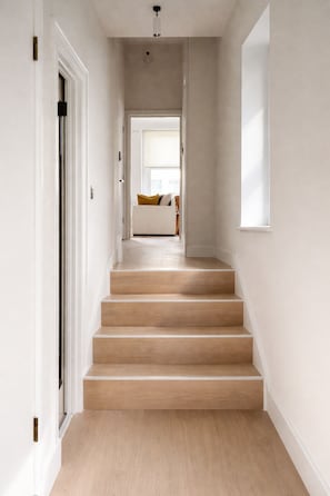 Interior - Spacious 2 Bedroom Apartment (London)