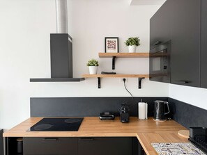 Fridge, microwave, stovetop, coffee/tea maker - Casa Sabotino, modern, functional, and cozy (Bologna)