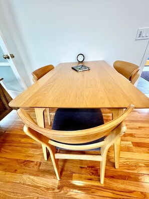 Dining - Brookside Bungalow 1.4 miles to Dock Square (Arundel)