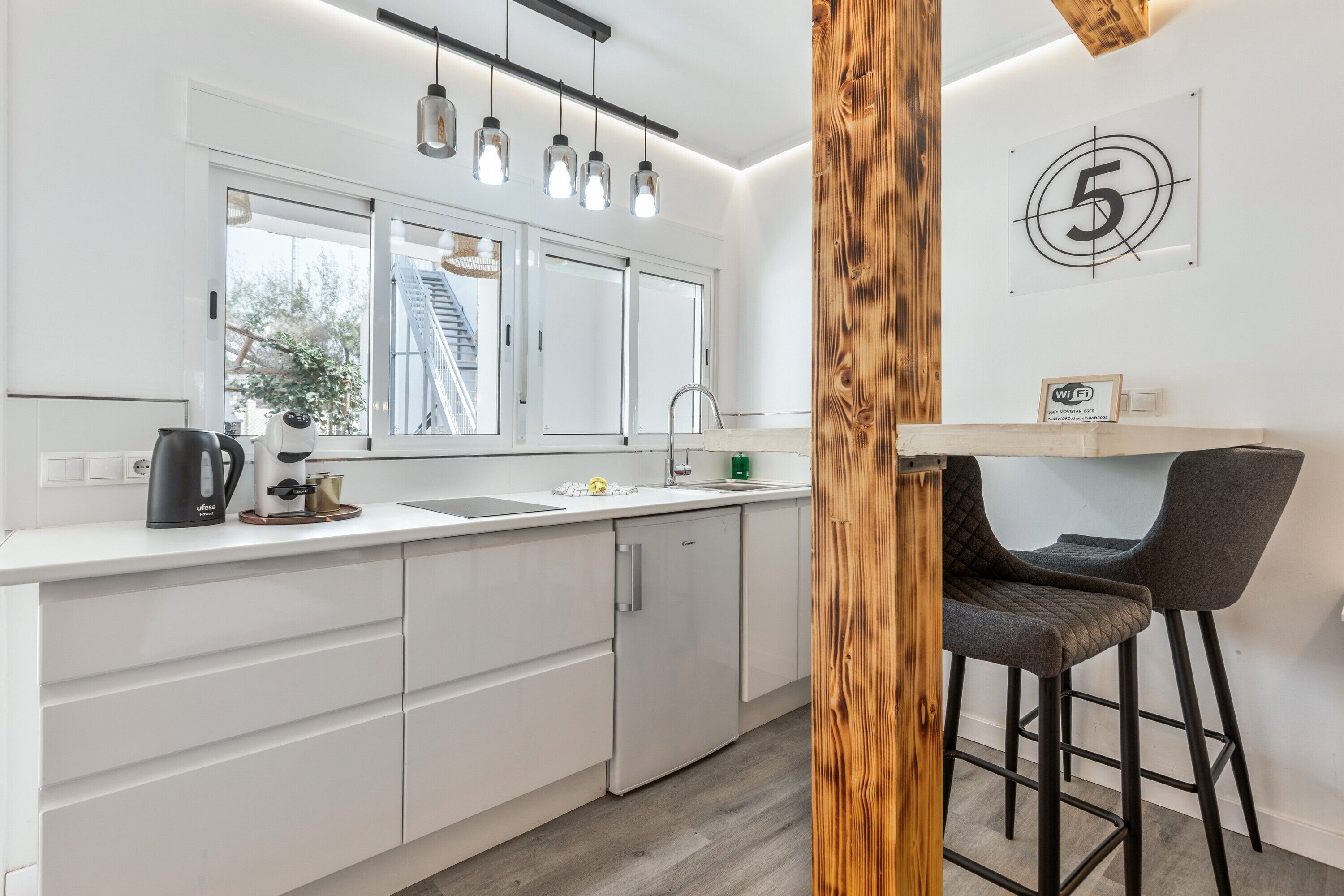 Fridge, stovetop, coffee/tea maker, electric kettle