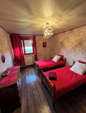 WiFi, bed sheets - Vrbo Property (Haudricourt)