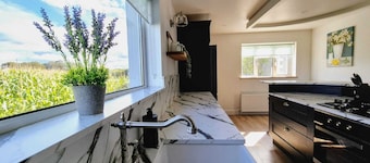 Sleep in Luxury,Wake to Mountains - Discovery Lodge