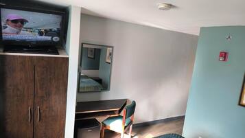 Matelas mémoire de forme, bureau, Wi-Fi gratuit, draps fournis