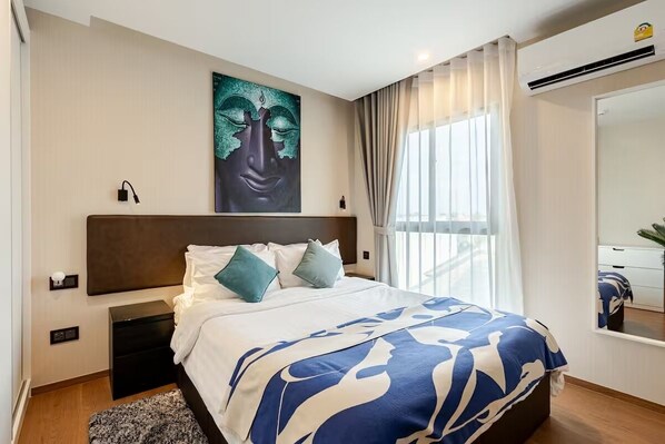 Iron/ironing board, WiFi, bed sheets