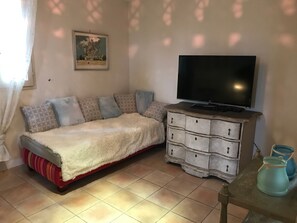 WiFi, bed sheets