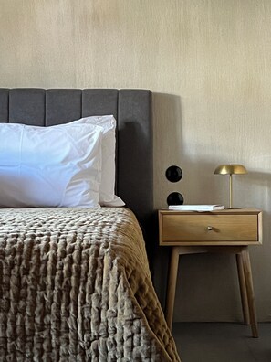 Tabla de planchar con plancha, wifi y ropa de cama 