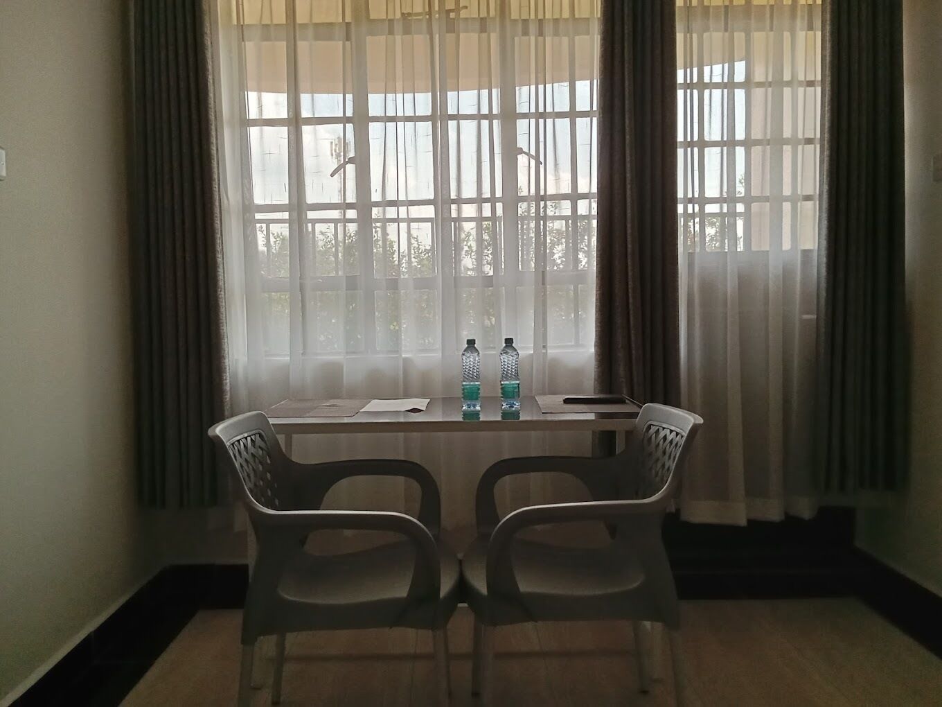 واي فاي مجانًا وملاءات أسرّة