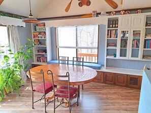 Dining - Bears Den-Secluded cove, Lakefront Cabin, Lake access and amazing lake view (Garfield)