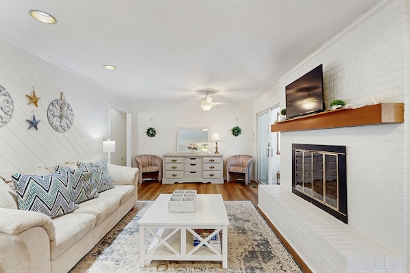 Fernseher, Tischtennisplatte