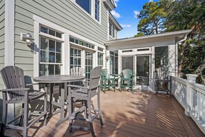 Outdoor dining - "Fripp Well Done" - 147 Ocean Creek (Fripp Island)