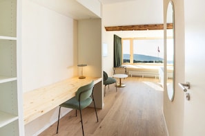 Junior Suite - Lake and Alpine View