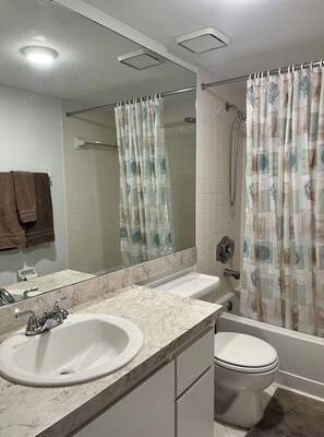 Hair dryer, towels, soap, toilet paper - Quiet oasis for snowbirds, romantics and families (Naples)