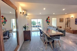 Interior - T3, sleeps 8, large terrace, sea view, parking (La Ciotat)