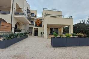 Exterior - T3, sleeps 8, large terrace, sea view, parking (La Ciotat)