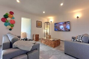 Living area - T3, sleeps 8, large terrace, sea view, parking (La Ciotat)