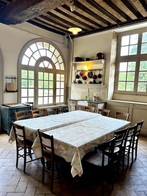 Dining - Vrbo Property (La Ferté-Saint-Aubin)