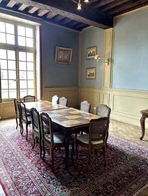 Dining - Vrbo Property (La Ferté-Saint-Aubin)