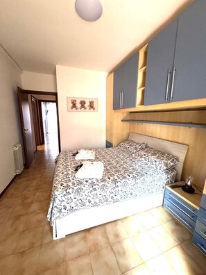 3 makuuhuonetta, silitysrauta/-lauta, vauvan matkasänky, ilmainen Wi-Fi