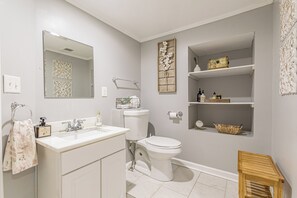 Hus, 5 soverom, hageutsikt | Bad