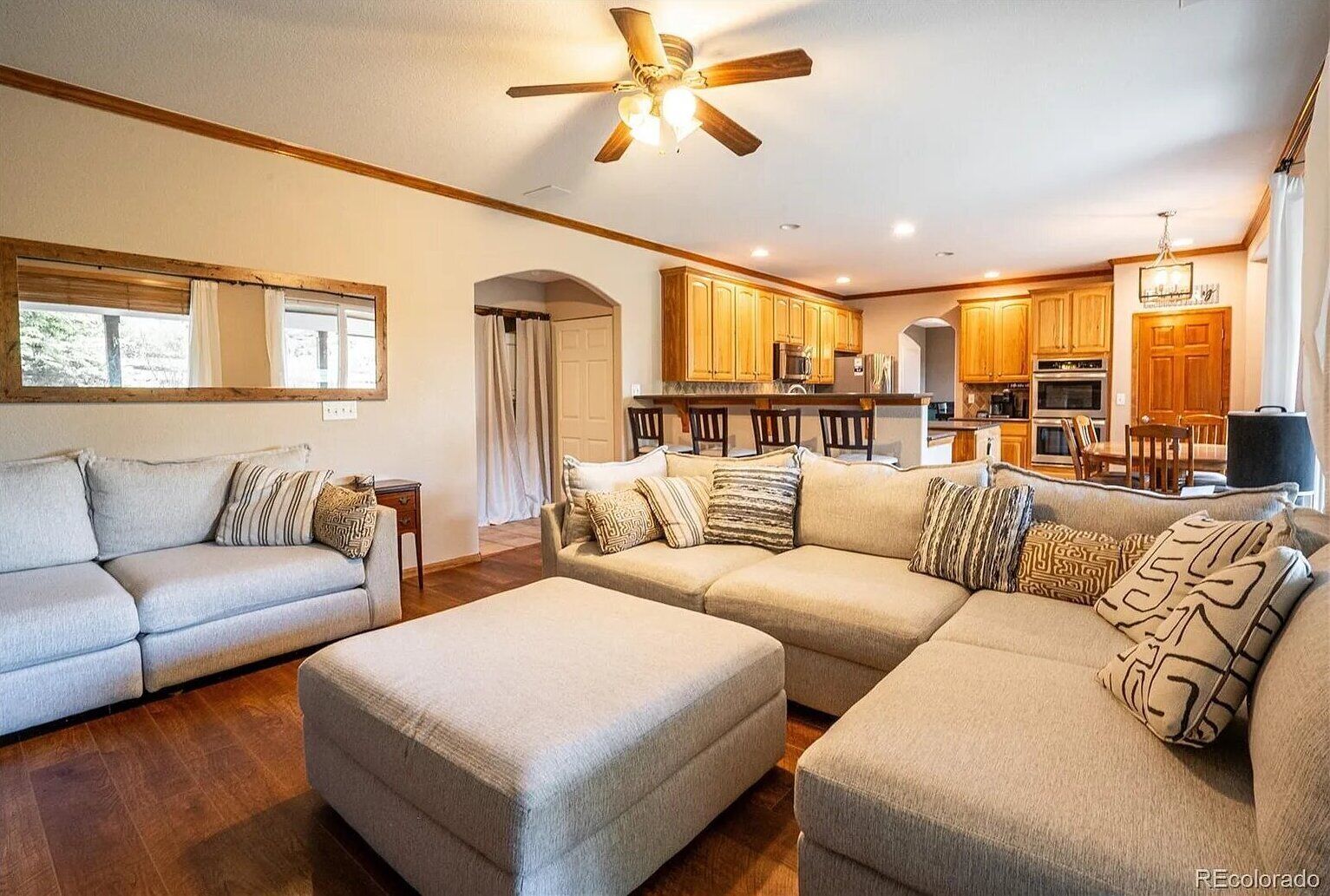 تلفزيون ذكي، كُتُب، مكتب