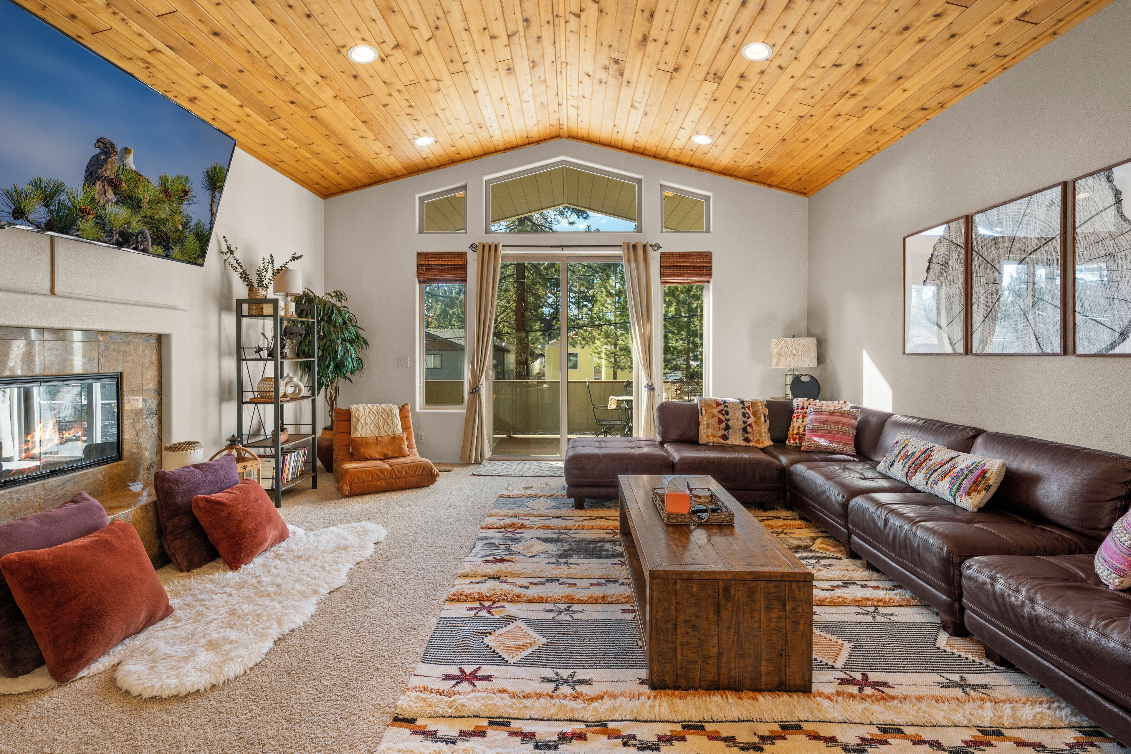 Télévision, cheminée