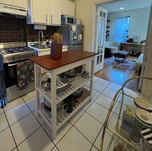 Private kitchen - True 1BR in Lower Manhattan – Quiet, Bright, & Beautifully Designed (New York)