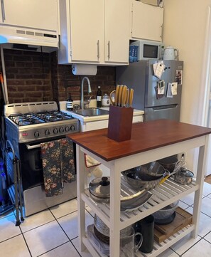 Private kitchen - True 1BR in Lower Manhattan – Quiet, Bright, & Beautifully Designed (New York)